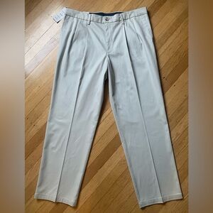 NWT Dockers Mens Signature Khaki Relaxed Fit/Pleated Lite Beige Pants SZ 38x32